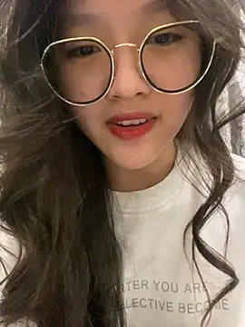 Krixxi22 online show from December 24, 2024, 3:47 pm