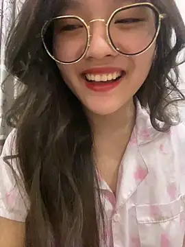 Krixxi22 online show from March 17, 2025, 2:12 pm