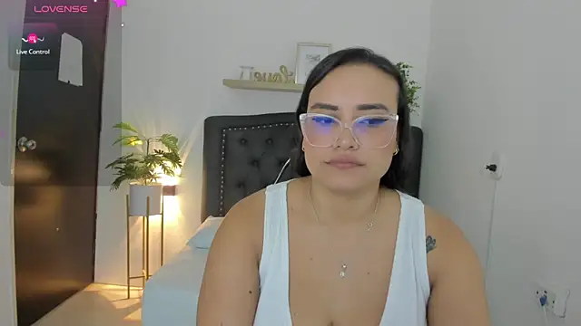 zoe danae  online show from February 8, 2025, 12:06 pm