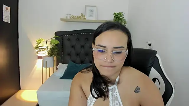 zoe danae  online show from February 26, 2025, 3:19 pm