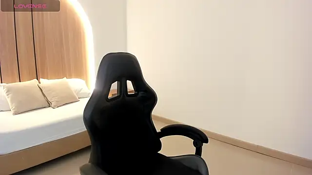 zoe danae  online show from March 19, 2026, 12:20 pm