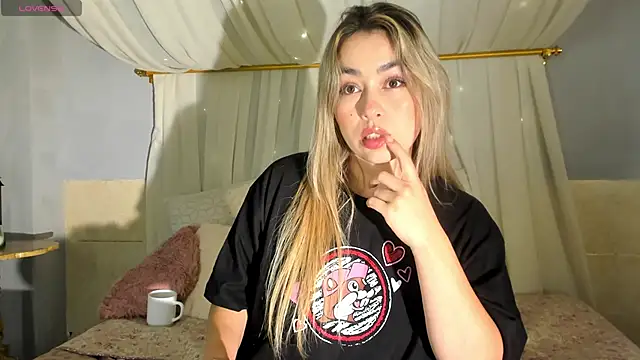 AnnaVictoria   online show from February 24, 2025, 6:16 am