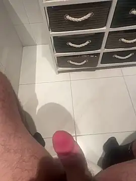 Deralboaus01 online show from June 1, 2026, 6:42 pm