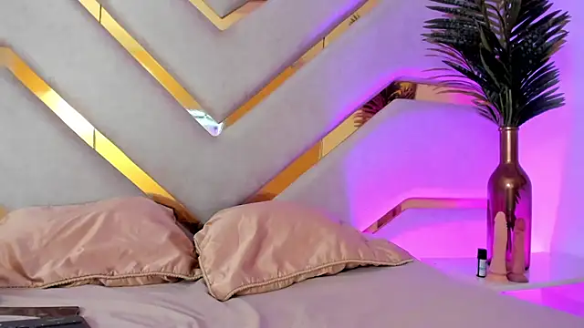 AilynMiller online show from December 14, 2024, 7:03 pm