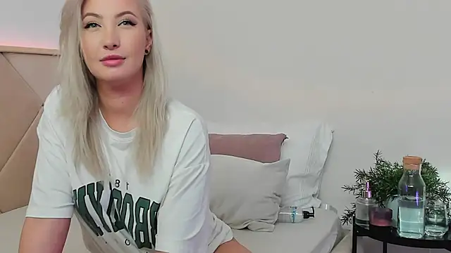 LilouKat online show from January 27, 2025, 11:00 am