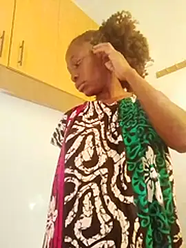 LOVELY-2BERRY online show from November 1, 2025, 5:31 am