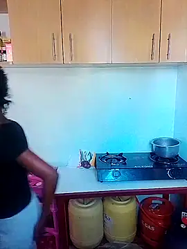 LOVELY-2BERRY online show from April 15, 2026, 12:12 pm