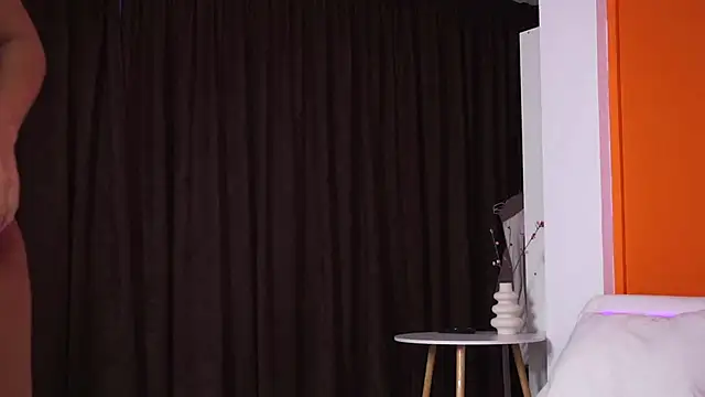 LovingBlondie online show from September 18, 2025, 3:41 am