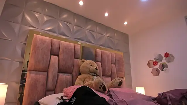 Charlotte Ice1 online show from April 9, 2026, 5:07 pm