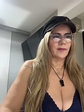 LARIANA RIVERA23 online show from February 19, 2025, 4:01 am