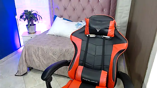 Sofiia davis23 online show from February 17, 2025, 1:21 pm