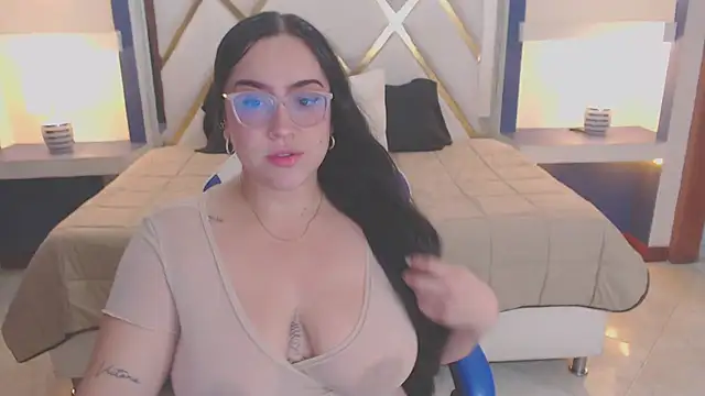 Sofiia davis23 online show from November 28, 2025, 1:36 pm