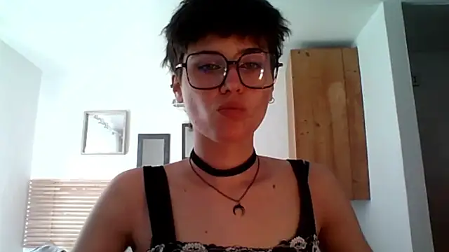 sarah perfect online show from March 1, 2026, 3:25 pm