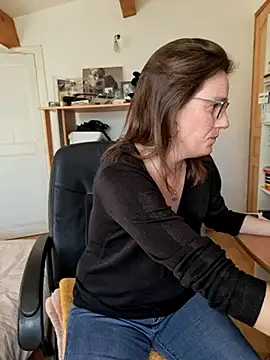 SpiceLea online show from February 3, 2025, 2:45 pm