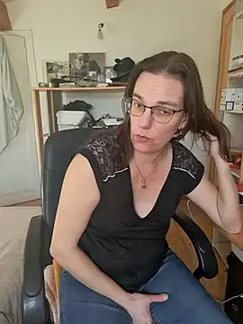 SpiceLea online show from February 4, 2025, 2:53 pm