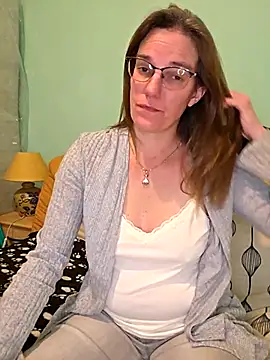 SpiceLea online show from November 30, 2025, 5:17 pm