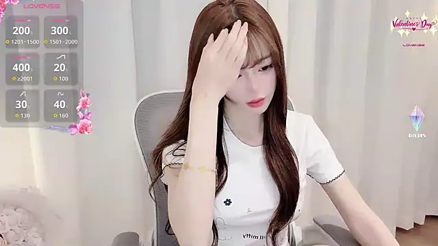 Yuuuuuly online show from April 18, 2026, 7:07 pm