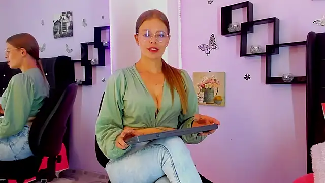 Laurablue online show from December 14, 2024, 8:40 pm