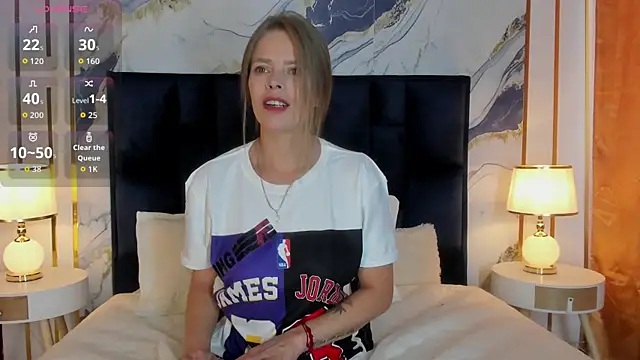 Laurablue online show from December 21, 2025, 10:06 pm