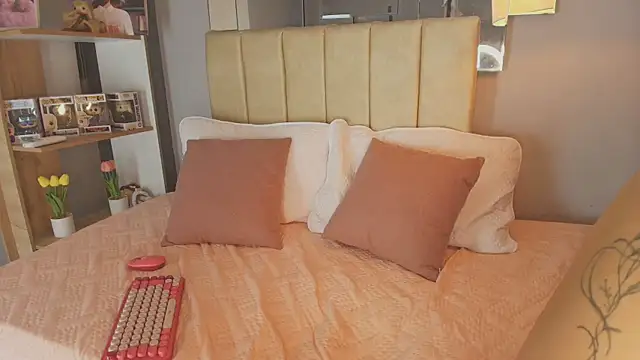 Snapshot of Angelbae- chatting on January 17, 2026, 11:52 pm Angelbae- online show from January 17, 2026, 11:52 pm