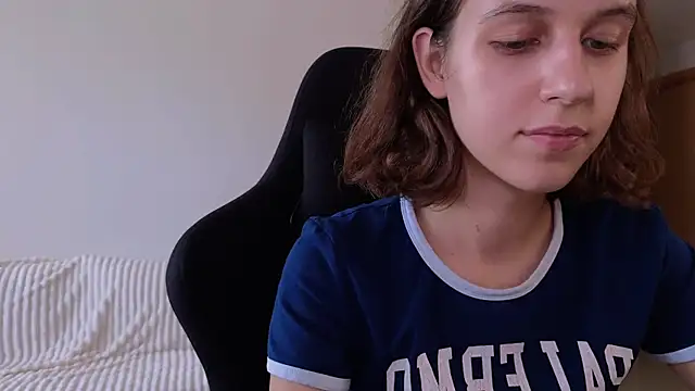 VanessaBayer2 online show from December 4, 2024, 6:11 am