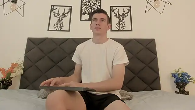 MikaelSlow online show from February 1, 2025, 4:14 am