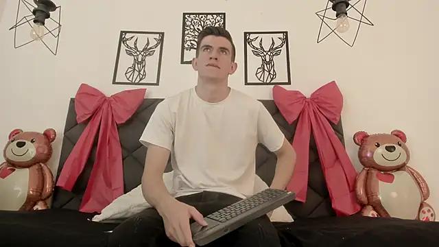 MikaelSlow online show from February 11, 2025, 4:01 am