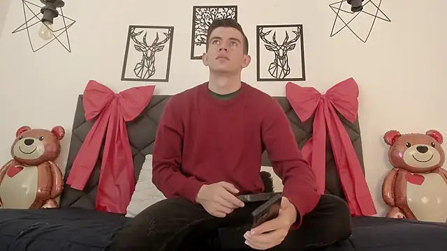 MikaelSlow online show from February 13, 2025, 4:32 am