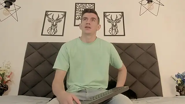 MikaelSlow online show from February 17, 2025, 4:20 am