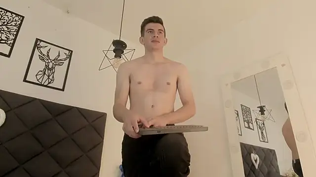 MikaelSlow online show from February 20, 2025, 7:34 am