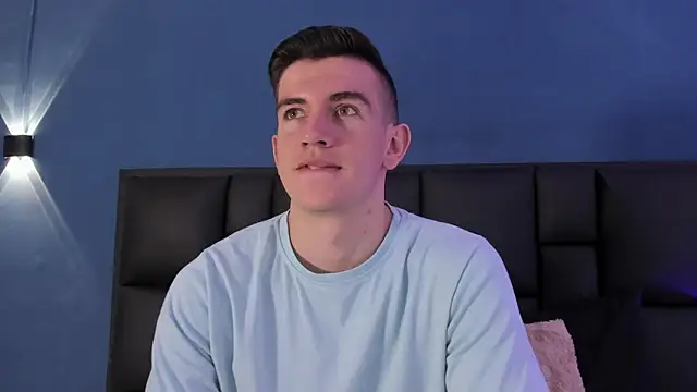 MikaelSlow online show from September 18, 2025, 4:03 am