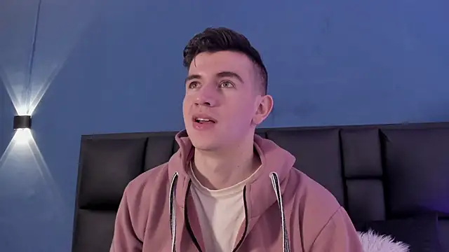 MikaelSlow online show from October 3, 2025, 3:47 am