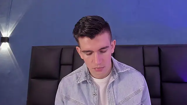 MikaelSlow online show from November 20, 2025, 3:50 am