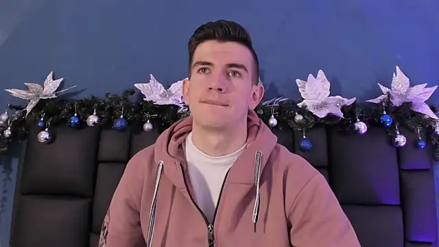 MikaelSlow online show from December 18, 2025, 4:07 am