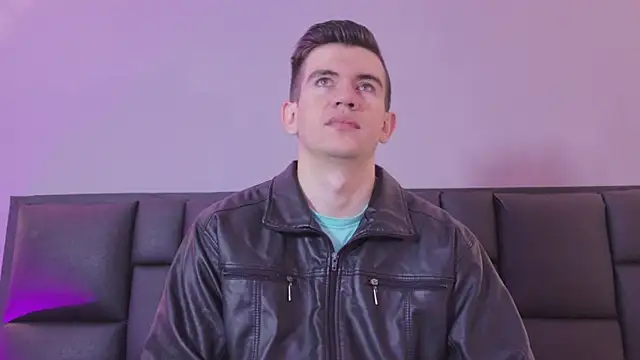 MikaelSlow online show from April 18, 2026, 4:27 am