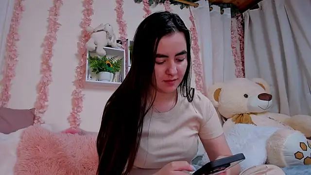 Idara and Edahi01 online show from October 9, 2025, 5:00 pm