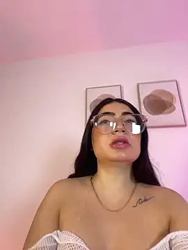 Snapshot of Mia_222 chatting on May 8, 2026, 11:04 am Mia 222 online show from May 8, 2026, 11:04 am