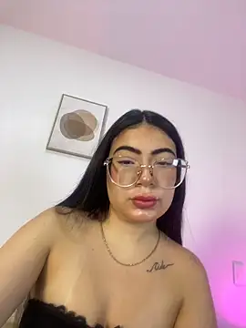Snapshot of Mia_222 chatting on June 4, 2026, 10:32 am Mia 222 online show from June 4, 2026, 10:32 am