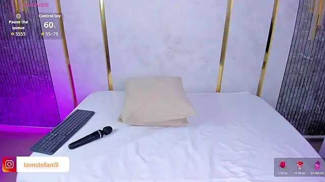 amor smith  online show from April 21, 2026, 3:13 am