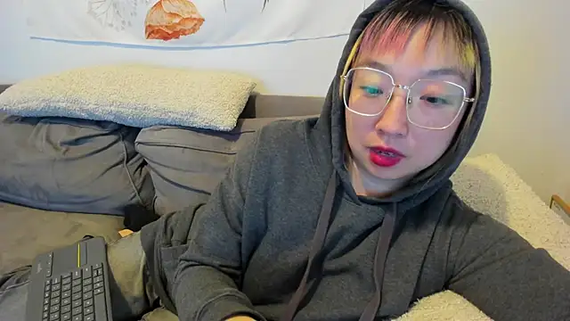 luxgray online show from February 1, 2025, 4:03 am