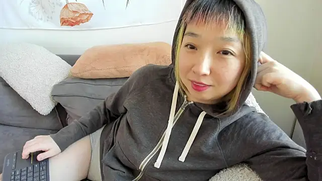 luxgray online show from February 26, 2025, 7:38 pm