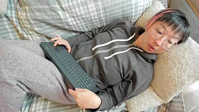 luxgray online show from October 14, 2025, 6:31 pm