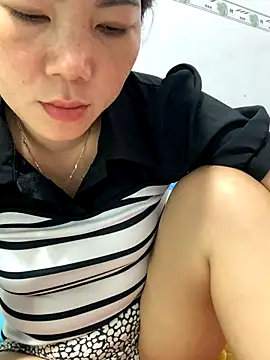 Snapshot of Baby-bigtits chatting on November 14, 2025, 5:17 am Baby-bigtits online show from November 14, 2025, 5:17 am