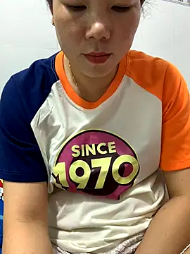 Snapshot of Baby-bigtits chatting on November 19, 2025, 5:07 am Baby-bigtits online show from November 19, 2025, 5:07 am