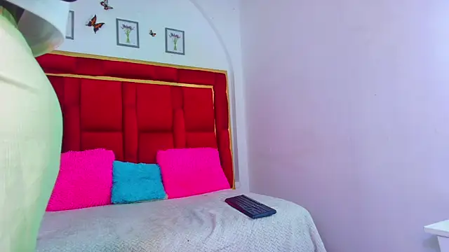 CoralHarrinson online show from October 19, 2025, 8:31 pm