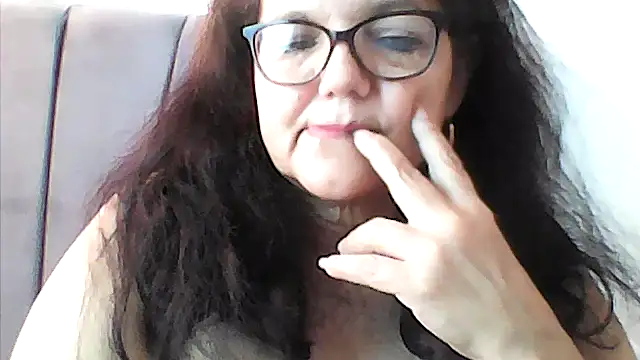 kassandra02 online show from November 21, 2025, 1:32 pm