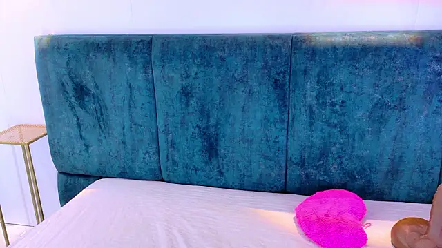 AgathaLynx online show from February 1, 2026, 10:36 am