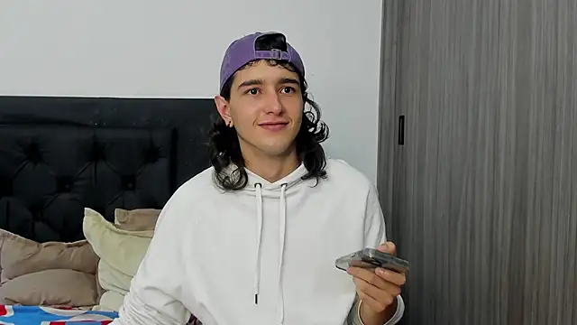 alex connorr online show from January 8, 2025, 6:41 pm