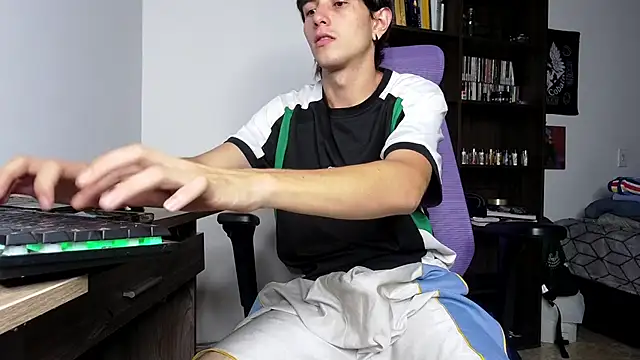 alex connorr online show from November 8, 2025, 10:52 pm