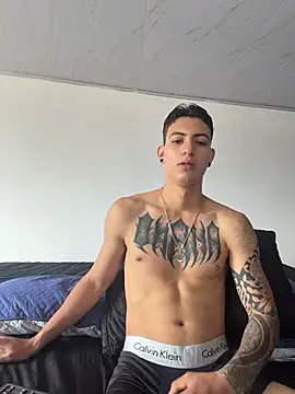 Snapshot of aliensexy chatting on June 7, 2026, 7:50 pm aliensexy online show from June 7, 2026, 7:50 pm